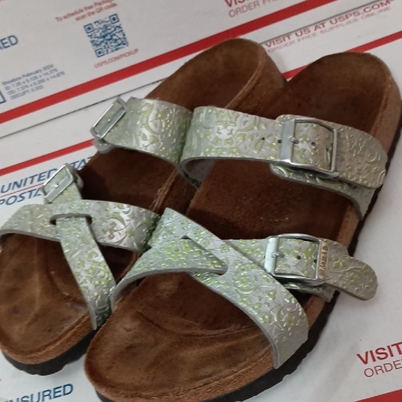 Birkenstock Birkis Stylish Women's Sandals with Silver Accents Size 38/7 - Picture 2 of 10